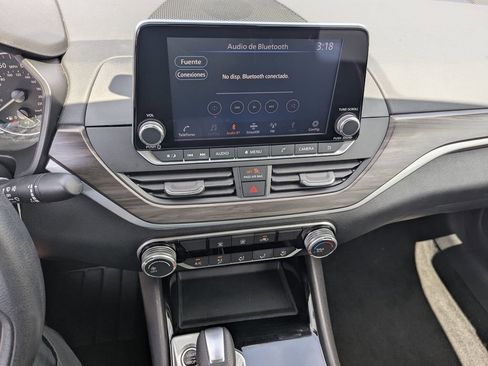 Used 2024 Nissan Altima 2.5 SV FWD image 15