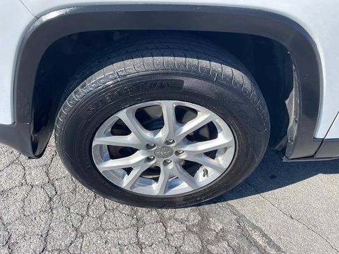 Used 2017 Jeep Cherokee Latitude w/ True North Edition AWD/4WD image 28