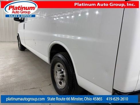 Used 2017 Chevrolet Express 3500 Extended image 41