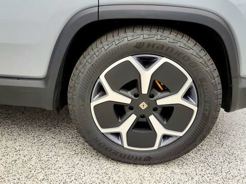 Used 2024 Rivian R1S Adventure AWD/4WD image 9