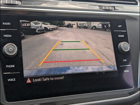 Used 2022 Volkswagen Tiguan SE FWD image 18