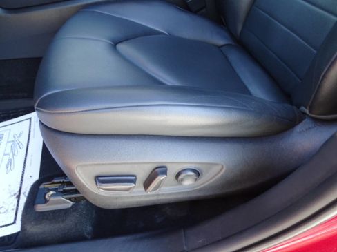 Used 2020 Toyota Highlander XLE image 13