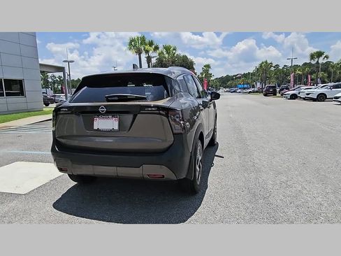 Used 2025 Nissan Kicks SV w/ SV Premium Package FWD image 33