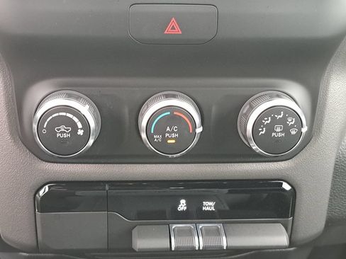 Used 2022 RAM 1500 Big Horn AWD/4WD image 22