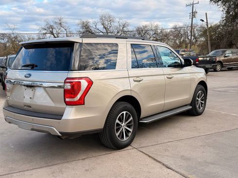 Used 2018 Ford Expedition XLT w/ Equipment Group 202A image 4