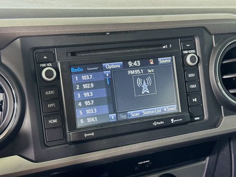 Used 2018 Toyota Tacoma SR5 image 28