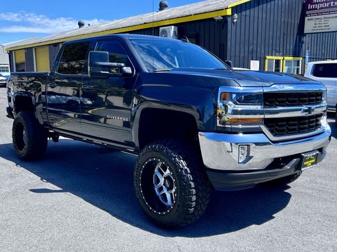Used 2018 Chevrolet Silverado 1500 LT w/ LT Eassist Package image 4