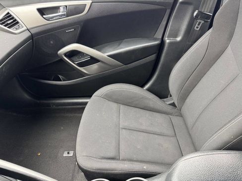 Used 2017 Hyundai Veloster Value Edition image 10