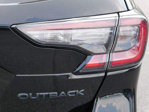 Certified 2025 Subaru Outback Onyx Edition w/ Tech Package 3 AWD/4WD image 17