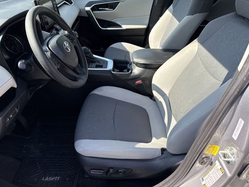 Used 2020 Toyota RAV4 XLE AWD/4WD image 9