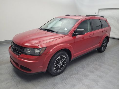 Used 2018 Dodge Journey SE w/ Blacktop Package FWD image 2