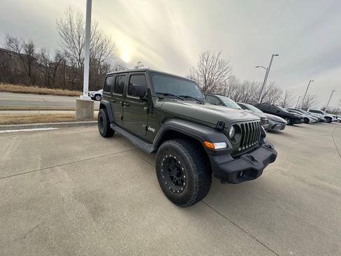 Used 2020 Jeep Wrangler Unlimited Sport S image 3