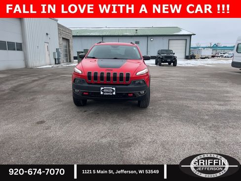 Used 2017 Jeep Cherokee Trailhawk w/ Cold Weather Group image 4