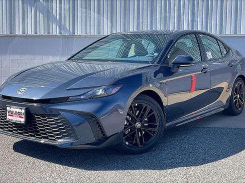 New 2026 Toyota Camry SE image 2