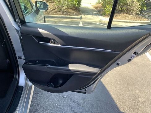 Used 2018 Toyota Camry LE image 11
