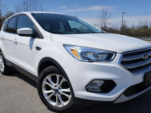 Used 2019 Ford Escape SE image 3