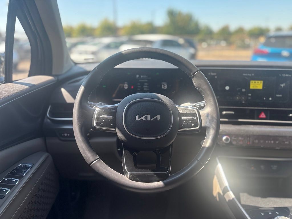 Used 2026 Kia Carnival LXS FWD image 23
