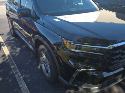 Used 2025 Honda Pilot EX-L image 3
