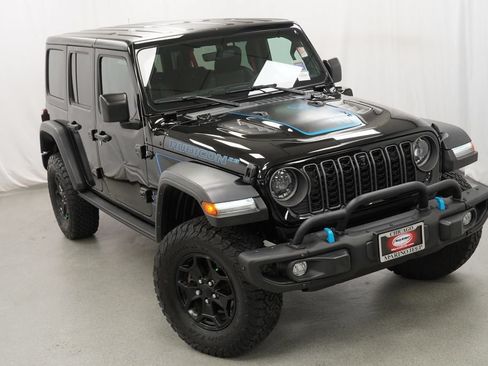 Used 2023 Jeep Wrangler Unlimited Rubicon 4xe AWD/4WD image 9