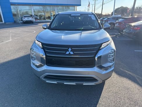 Used 2024 Mitsubishi Outlander SE image 2