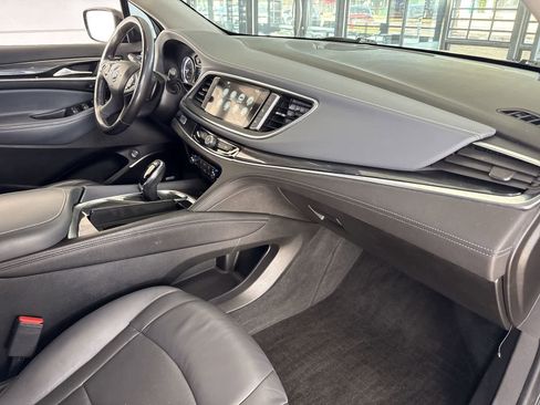 Used 2018 Buick Enclave Premium image 22