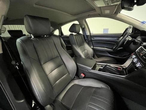Used 2019 Honda Accord Touring image 9