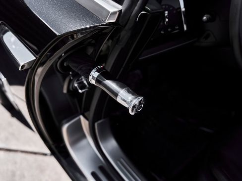 Used 2018 Rolls-Royce Dawn RWD image 35