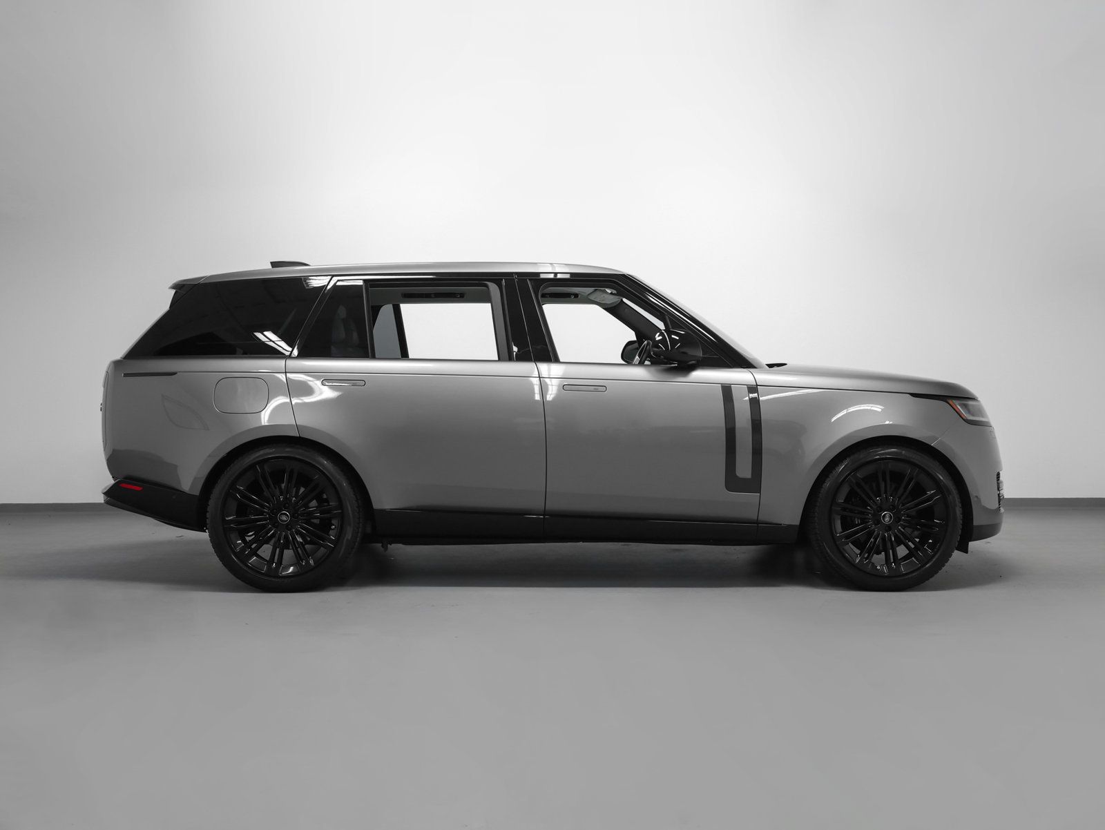 Used 2023 Land Rover Range Rover Long Wheelbase SE AWD/4WD image 13
