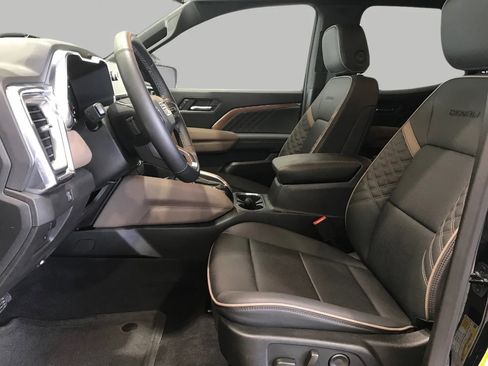 Certified 2024 GMC Canyon Denali image 9