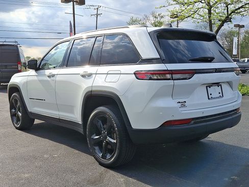 Certified 2023 Jeep Grand Cherokee Altitude AWD/4WD image 6