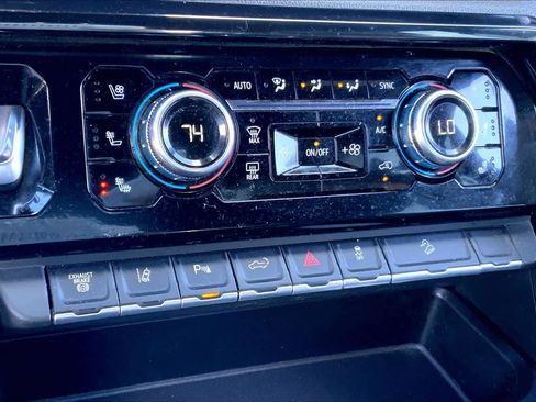 Used 2024 GMC Sierra 2500 AT4 w/ Technology Package image 30