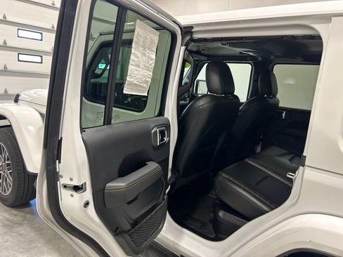 Used 2022 Jeep Wrangler Unlimited Sahara AWD/4WD image 30