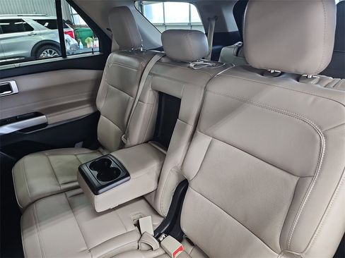 Used 2022 Ford Explorer Limited image 14