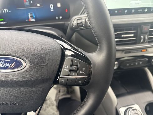 Used 2025 Ford Escape Platinum w/ Premium Technology Package image 35