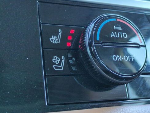 Used 2024 Nissan Pathfinder Platinum FWD image 23