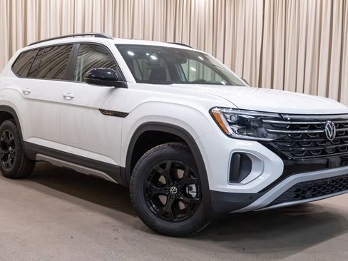 New 2026 Volkswagen Atlas Peak Edition AWD/4WD image 2