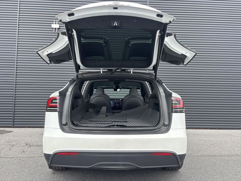 Used 2022 Tesla Model X image 22