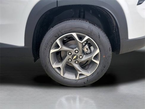 New 2026 Chevrolet Trax LT w/ Driver Confidence Package image 11