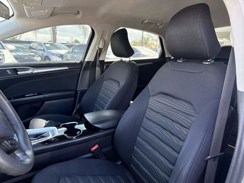 Used 2016 Ford Fusion SE FWD image 9