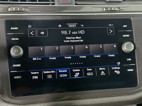 Used 2022 Volkswagen Tiguan SE image 21