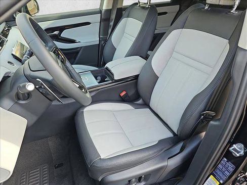 Used 2025 Land Rover Range Rover Evoque Dynamic SE image 10