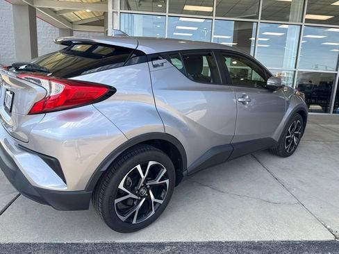 Used 2019 Toyota C-HR XLE FWD image 3