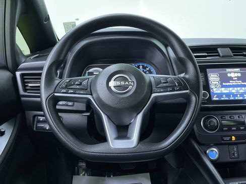 Used 2025 Nissan Leaf S image 20