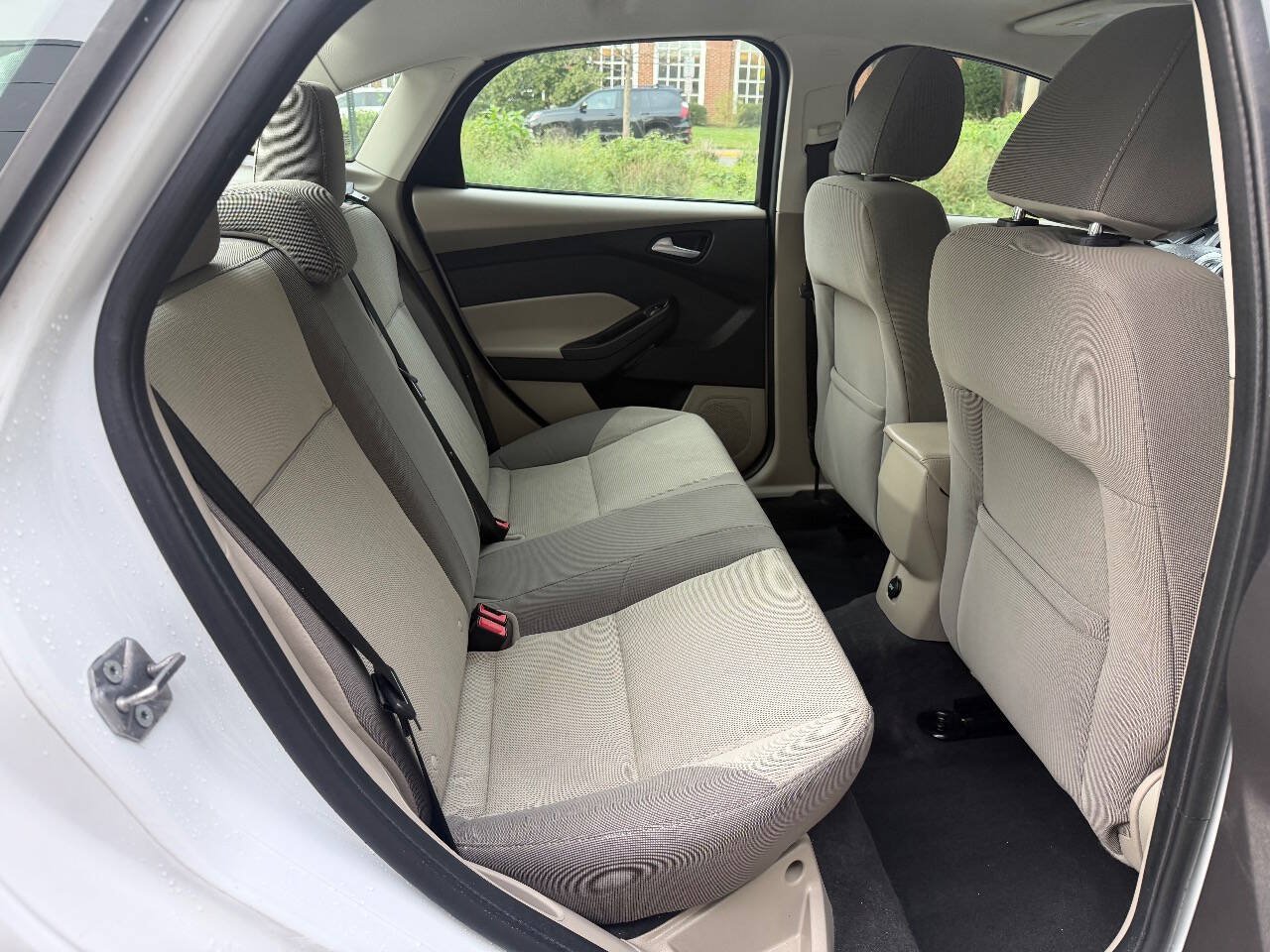 Used 2013 Ford Focus SE w/ SE Winter Pkg FWD image 17