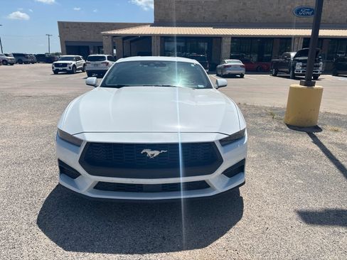 Used 2025 Ford Mustang Coupe RWD image 3
