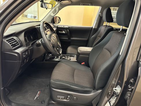 Used 2019 Toyota 4Runner TRD Off-Road AWD/4WD image 5
