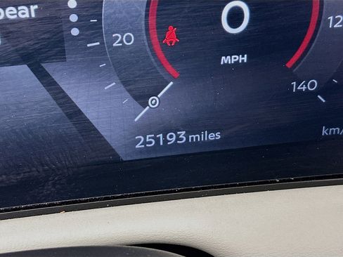 Used 2024 Nissan Ariya FWD image 19