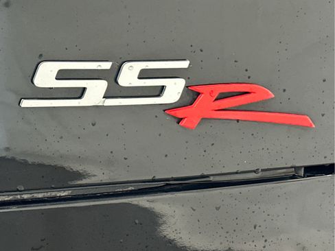 Used 2004 Chevrolet SSR w/ Preferred Equipment Group image 8