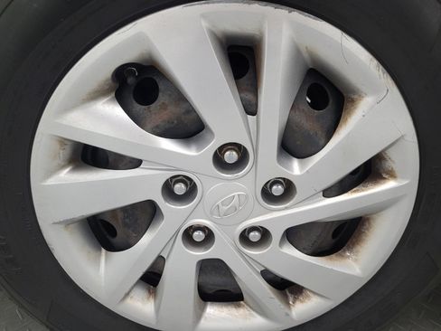 Used 2017 Hyundai Elantra SE image 31