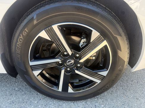 Used 2025 Nissan Sentra SV image 25